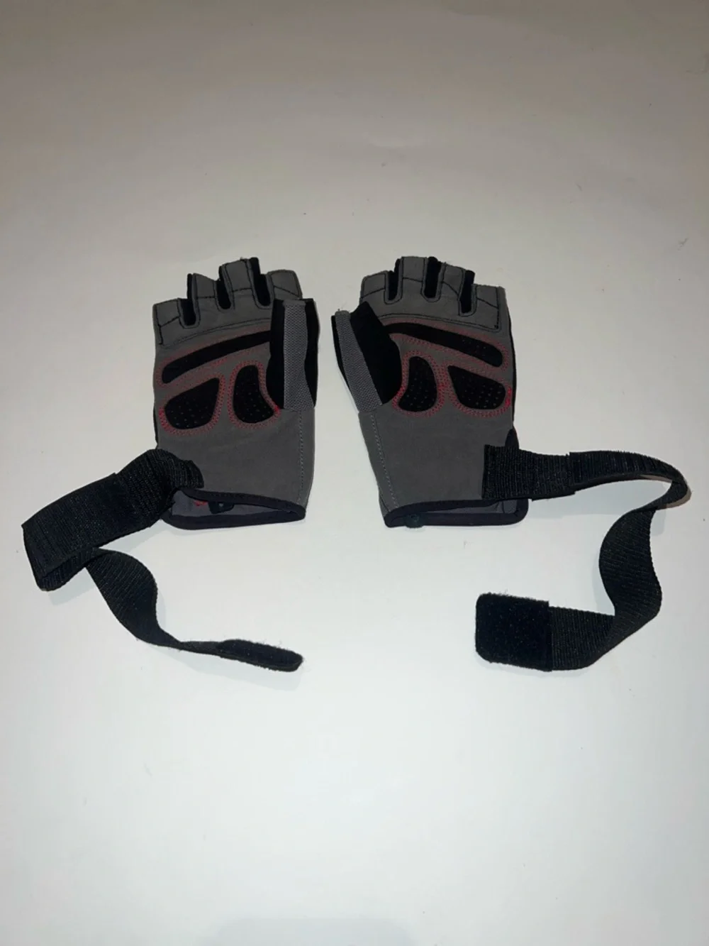 Nike Women’s Core Max Workout Fingerless Gloves, size Medium